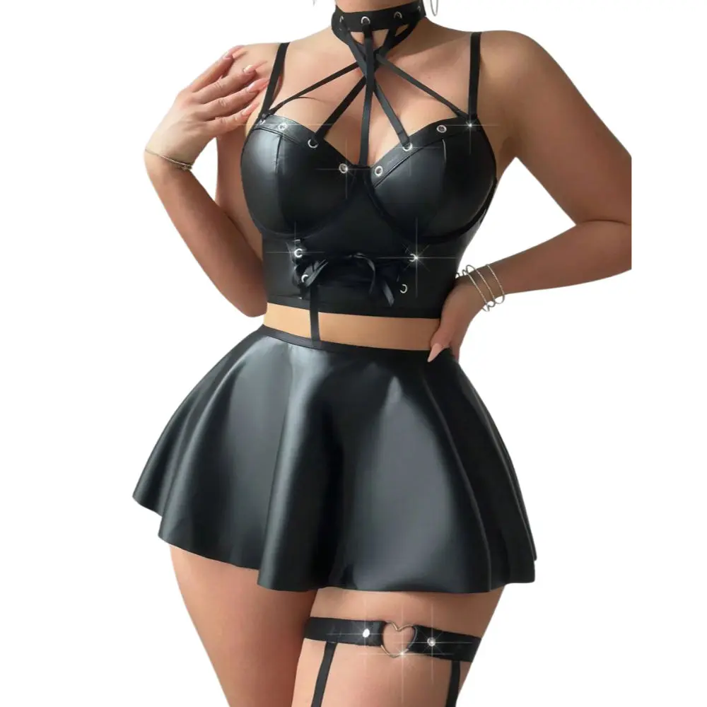 lessecretsdelea_tenue_sexy_simili_cuir_bustier_jupe_courte_2.webp