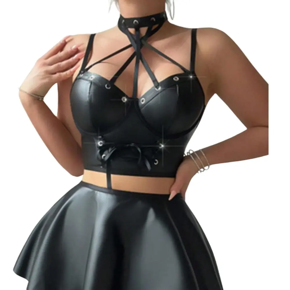lessecretsdelea_tenue_sexy_simili_cuir_bustier_jupe_courte_1.webp